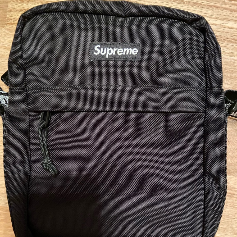 Supreme shoulder bag ss18
